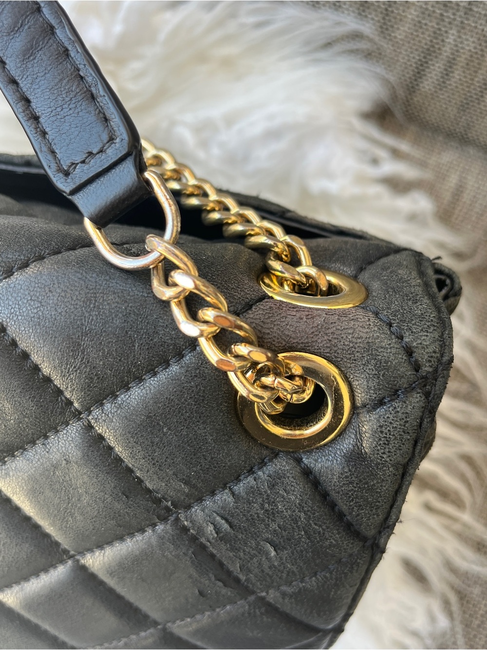 Michael Kors Black Quilted Shoulder Bag with Gold Hardware - Picture 6 of 16